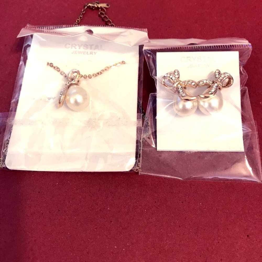 Crystal necklace and earrings set